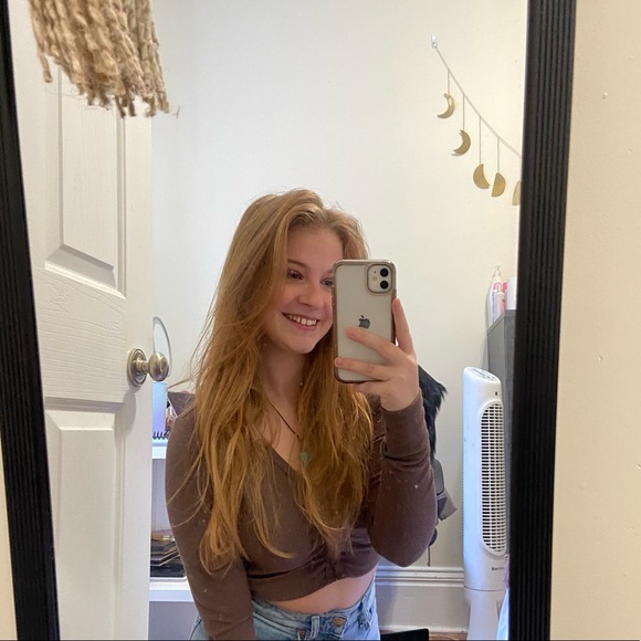 Meet your Posher, Emily - Picture 1 of 1